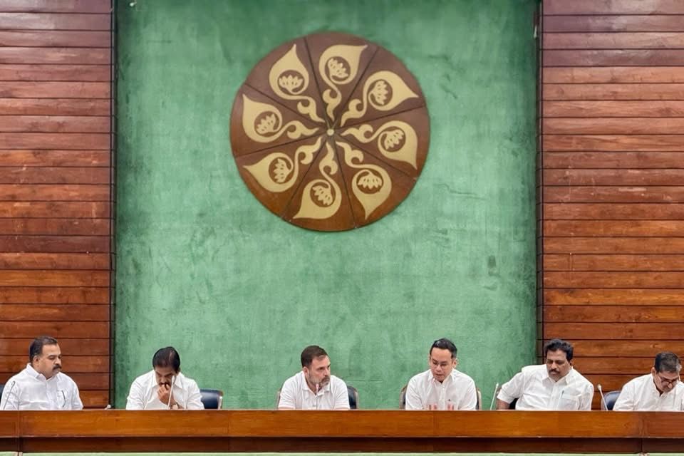 आज नेता विपक्ष श्री Rahul Gandhi जी की मौजूदगी में कांग्रेस संसदीय दल के लोक सभा सांसदों की महत्वपूर्ण बैठक में समलित हुआ।

📍 पार्लियामेंट हाउस, नई दिल्ली
Indian National Congress