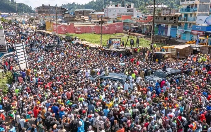 editonekenya's tweet image. President Ruto continues his #DevelopmentTour across Mt. Kenya, currently in Maua, Meru County, engaging with communities and launching key development projects.

EoK Reports |