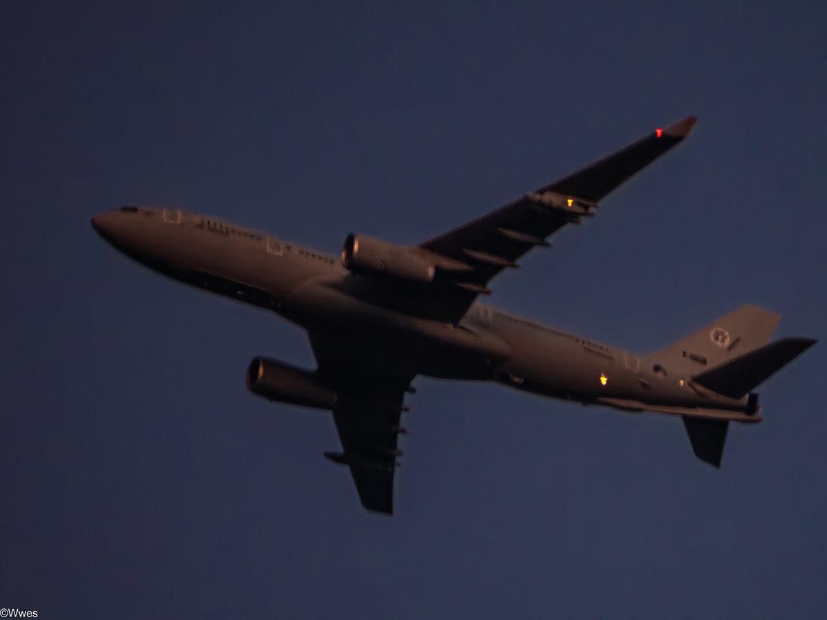 wesleyb1989's tweet photo. April1: And here is my take on π«‘
#MMF92
#480C45 (T-059)
#RNLAF #A332 between (#9800ft / #15000ft)
AIRBUS A-330-200 #RamsteinFlag
(#NLspot #Planespotting #Nikon #P950 #P1000 #Aviation #Avgeek #ADSB) https://t.co/fbbVNg4og0