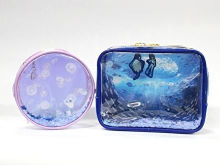 えのすい でかポ👝

内側に「相模湾大水槽」と「クラゲファンタジーホール」それぞれの装飾を施した、透明ポーチ。推しのぬいぐるみを入れて使えます🧸

メインショップ
enosui.com/shop_mainshop.…