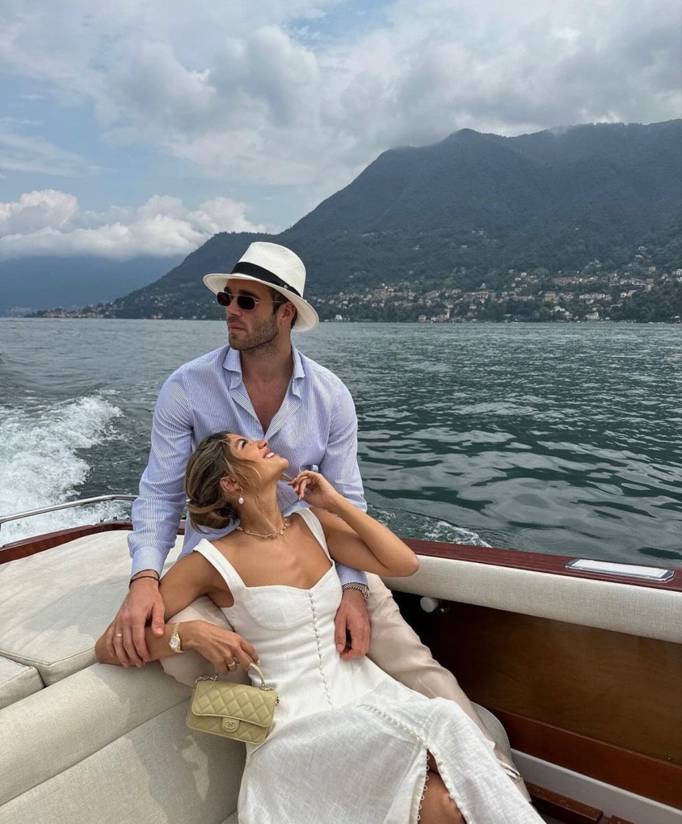 Diorgirlx's tweet photo. Date in private, love in private, be happy in private https://t.co/foUqUsKeS3