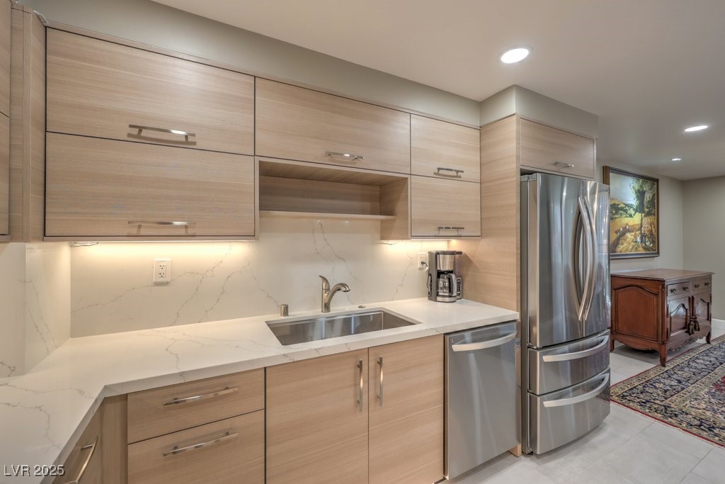 205 E Harmon Avenue Unit 1007, Las Vegas, NV, 89169
2 bed | 2 bath 1296 Sq. Ft.
Active | 550000
bit.ly/4lrkrE6
This is the Las Vegas lifestyle you ve been waiting for private, elevated, and right where it all happens. This beautifully remodeled 2BD/2BA condo sits on...