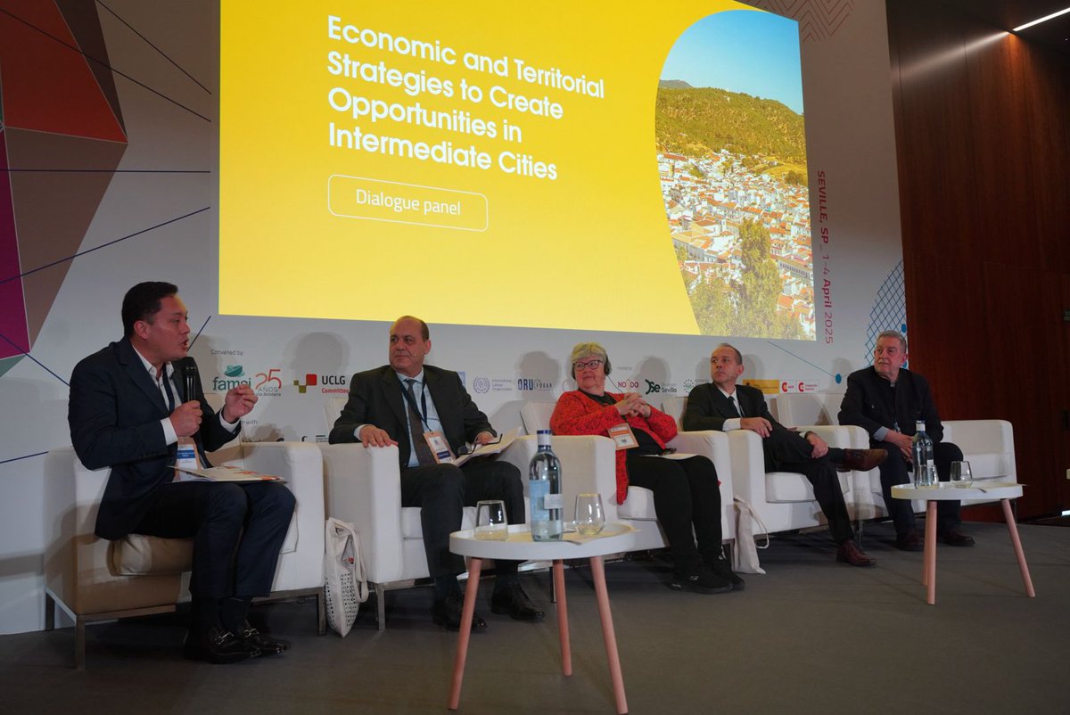 United Cities (@uclg_org) on Twitter photo 🟣 Desarrollo económico local y ciudades intermedias como estructuradores del territorio
🗣️<a href="/czamoramatute/">Cristian Zamora M</a>, alcalde <a href="/MunicipioCuenca/">Municipio Cuenca</a>
Debemos adoptar una visión ciudad-región global; impulsar a población de pequeñas ciudades a integrarse, fortaleciendo el desarrollo.
#UCLGMeets 🟣 Desarrollo económico local y ciudades intermedias como estructuradores del territorio
🗣️<a href="/czamoramatute/">Cristian Zamora M</a>, alcalde <a href="/MunicipioCuenca/">Municipio Cuenca</a>
Debemos adoptar una visión ciudad-región global; impulsar a población de pequeñas ciudades a integrarse, fortaleciendo el desarrollo.
#UCLGMeets
