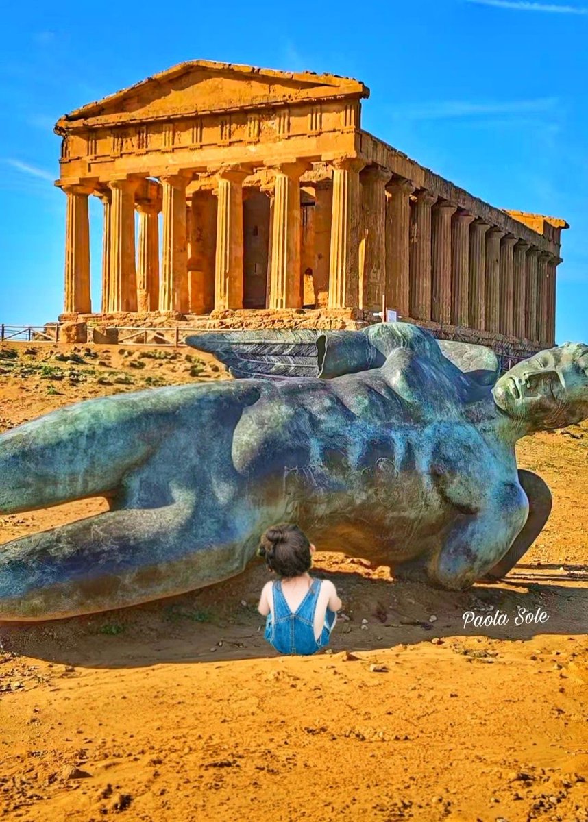 There are no seven wonders of the world in the eyes of a child. There are seven million.”

(Walt Streightiff)

📷Paola Sole

#visitsicilyinfo #agrigento