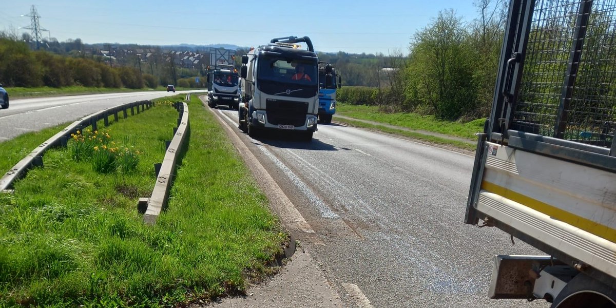 Charnwood Borough Council (@charnwoodbc) on Twitter photo 🚮 Our waste partner <a href="/SercoESUK/">Serco Environmental Services</a> have been cleaning central reservations, slip roads and laybys on the A6, A46 and part of the A607 in Charnwood.
✅ They have now completed the A6 between Quorn and Birstall, and are currently working on Hathern near the Zouch crossroads. 🧵(1/2) 🚮 Our waste partner <a href="/SercoESUK/">Serco Environmental Services</a> have been cleaning central reservations, slip roads and laybys on the A6, A46 and part of the A607 in Charnwood.
✅ They have now completed the A6 between Quorn and Birstall, and are currently working on Hathern near the Zouch crossroads. 🧵(1/2)