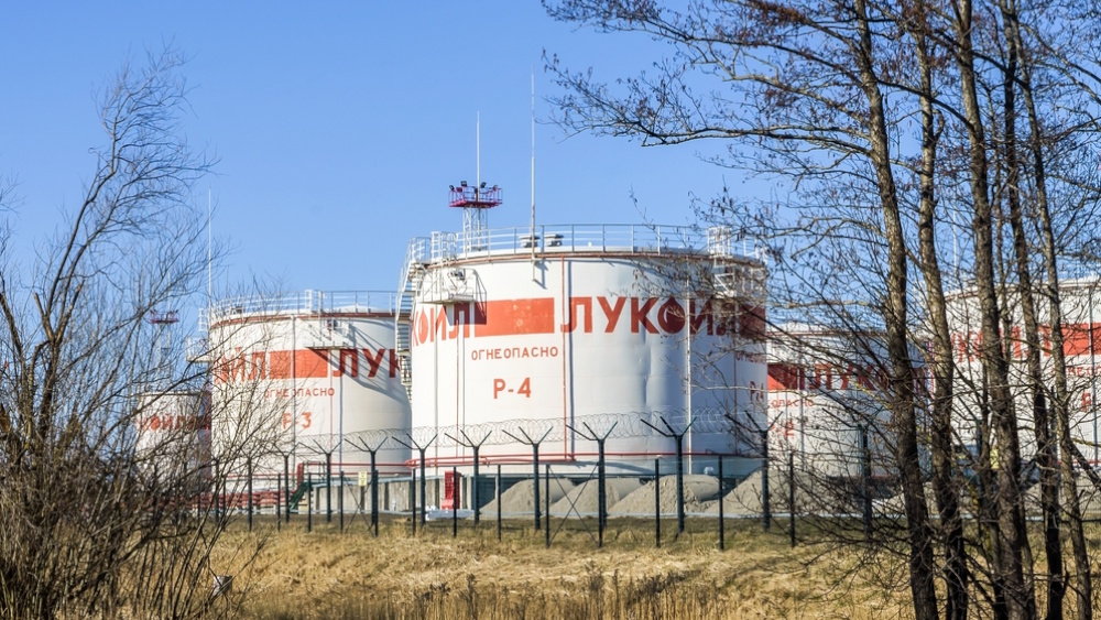 If EU countries reduce their world market demand by 1 euro, Russia loses 13 cents. This reduces the pressure on EU defense spending by 37 cents. PIK co-authored Kiel Policy Brief <a href="/kielinstitute/">Kiel Institut</a> on climate policy, energy prices and geopolitics. <a href="/mkalkuhl/">Matthias Kalkuhl</a> 
pik-potsdam.de/en/news/latest…