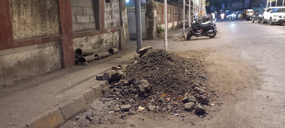 MSamachar111's tweet photo. @mybmc @WardHW @MSamachar111
Very badly to this road everybdy is dumping west meterial in the road @WardHW please clean this ADDRESS -  30th Road, Near. Amarson Bldg  Bandra W, Mumbai - 400050 https://t.co/lxXQmoq98N