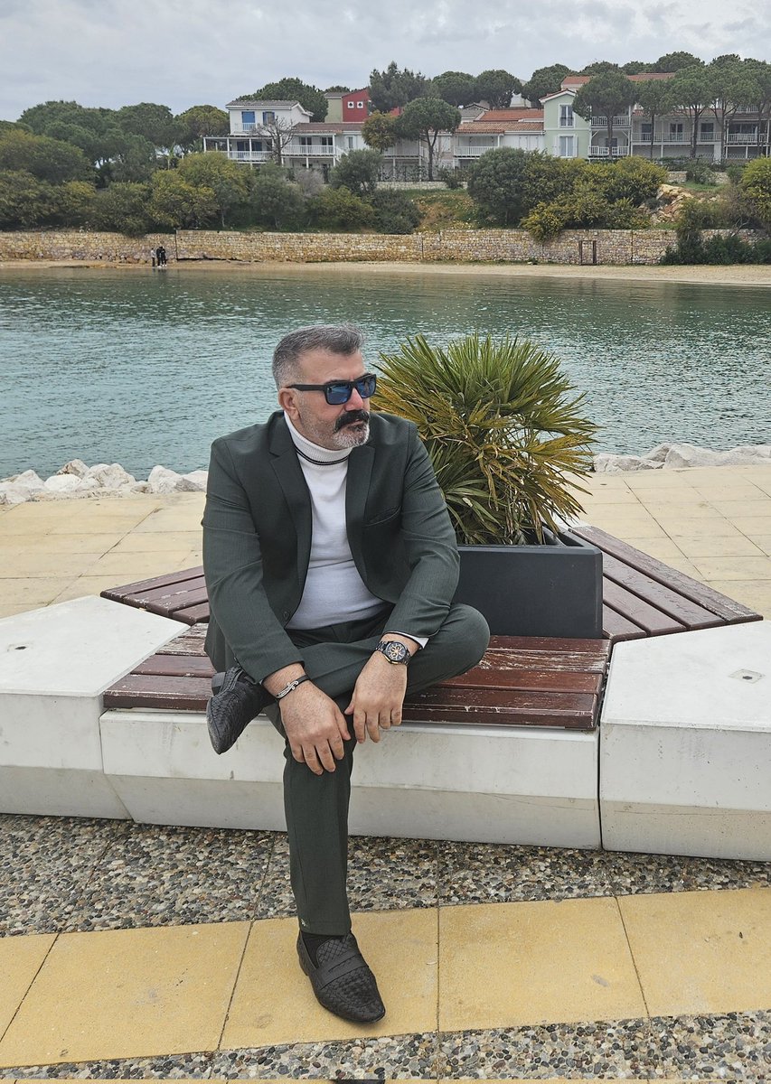 Diyorum ki, ömrü boşa geçenden geriye ne kalır ki?
At ölür meydan kalır, yiğit ölür şanı kalır, sel gider kumu kalır, bal akar petekte mumu kalır, beden (nefs) ölür ruhu kalır.
Ersen, yiğitsen, şanın sana nişan kalır iki gözüm!