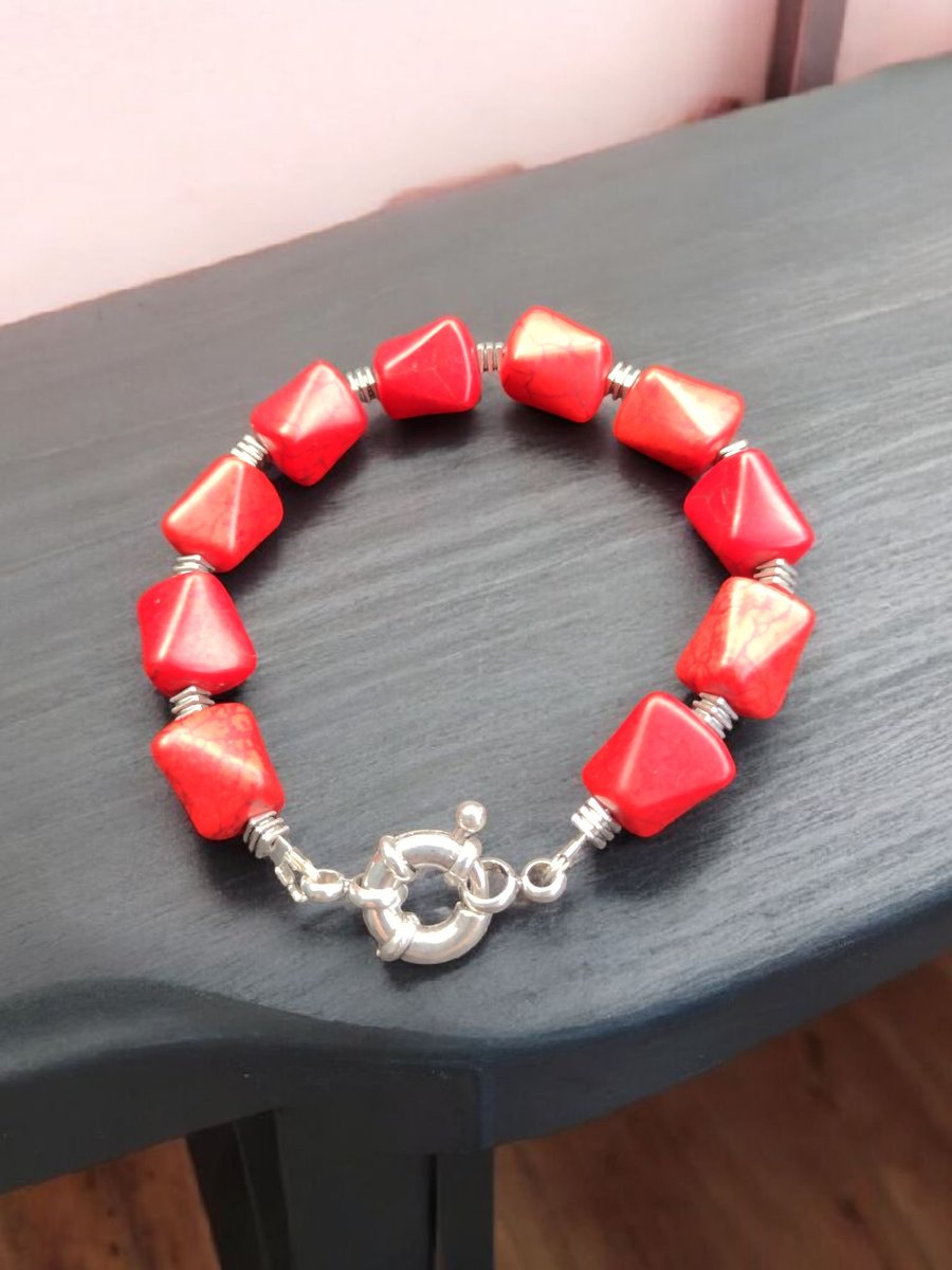 Red turquoise handmade bracelet 

thatcraftyfella.etsy.com/listing/189679…

#jewellery #jewelry #fashion #earrings #necklace #handmade #gold #jewellerydesign #silver #accessories #jewels #jewelrydesigner #handmadejewelry #ring #love #rings #jewelryaddict #style #bridaljewellery #CraftBizParty