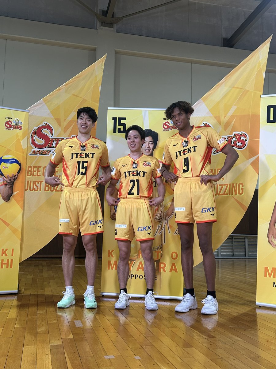 何をしているでしょうか💡 ＼ ユニフォームをパンツにIN😆⁉️ #村山豪