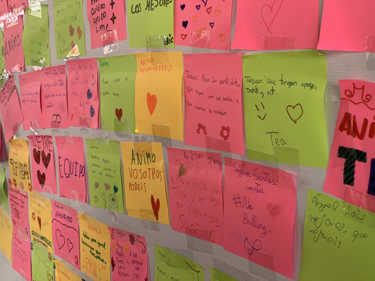 Colegio_PabloVI's tweet photo. Hoy 2 de abril se celebra el Día Mundial de Concienciación sobre el Autismo. 
En el cole estamos desarrollando una dinámica en la que los alumnos escriben mensajes a las personas autistas para demostrarles su aprecio. 
Y tu….. ¿qué les dirías?
Lo recibirán con tu comentario https://t.co/0gGcBc5OHY
