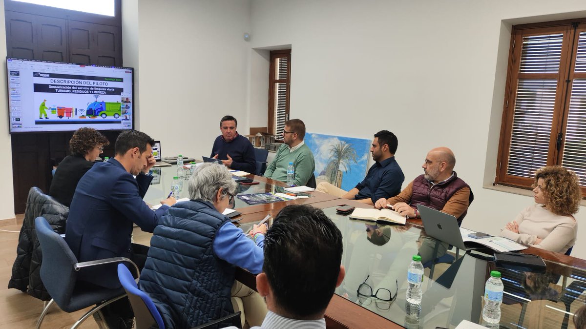 Hoy hemos mantenido la reunión de inicio del piloto que vamos a desarrollar en Orihuela, coordinado por la empresa <a href="/MOVISAT_es/">MOVISAT</a> en el marco de la Red #DTICV, y que consistirá en la implantación de un sistema inteligente de sensorización en la recogida de residuos.