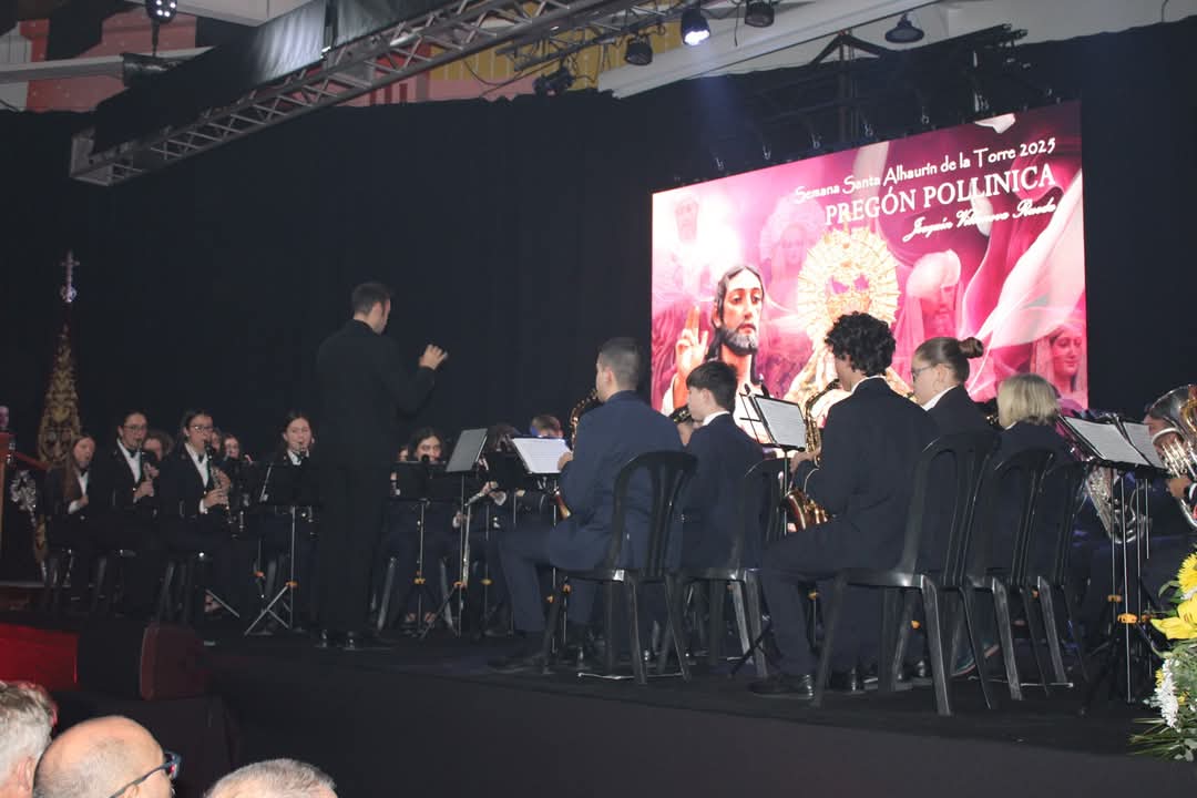 𝐒𝐄𝐌𝐀𝐍𝐀 𝐒𝐀𝐍𝐓𝐀 𝟐𝟎𝟐𝟓 | El pasado sábado 22 participamos en la presentacion del cartel y pregón del Domingo de Ramos de Alhaurín de la Torre.
El próximo DR acompañaremos a la Virgen de la Esperanza, como hacemos desde que dicha imagen llegase a la Cofradía.
#suenaBMMAT