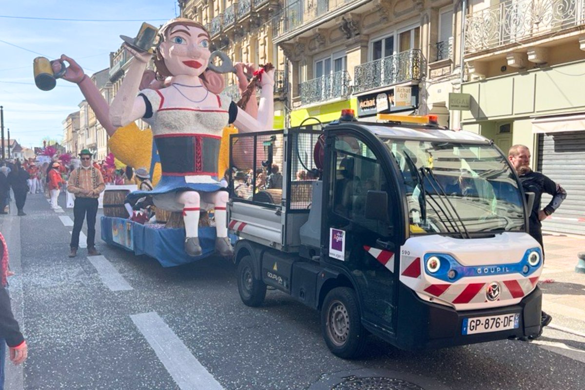 Cette année encore, nos Goupil étaient au cœur de la fête du carnaval d'Agen ! 

🎭 Les 29 et 30 mars, les Goupil G4 de la ville d'Agen ont eu l'honneur de tracter les magnifiques chars du défilé, sous le thème "cavalcade sur les pays du monde" avec des animations polynésiennes.
