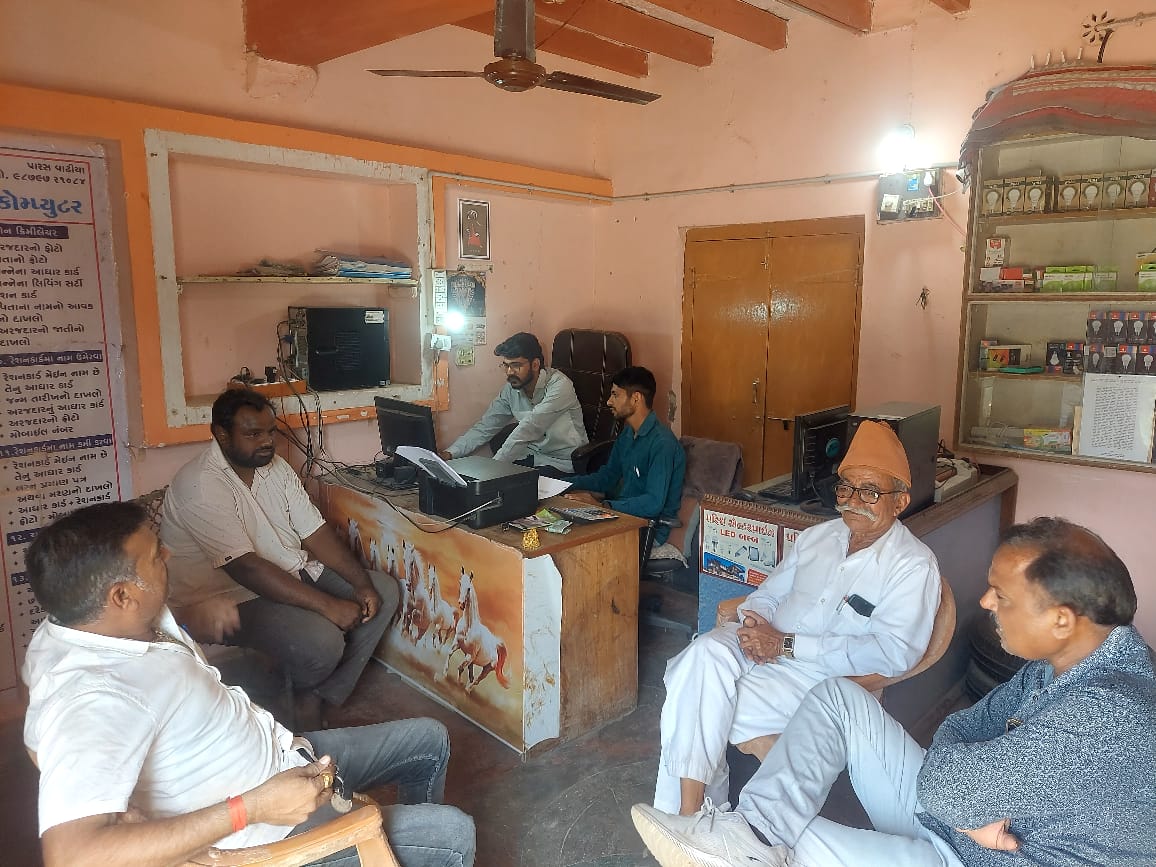 ગુજરાત રાજ્ય ગ્રામસેવક મહામંડળ ફાર્મર રજિસ્ટ્રી અભિયાન

પોરબંદર જીલ્લાના ગ્રામસેવકો દ્વારા વધુમાં વધુ ખેડૂતોને લાભ મળી રહે અને વધુમાં વધુ રજીસ્ટ્રેશન થાય તે માટે અલગ અલગ જગ્યાએ પ્રચાર પ્રસાર અને કેમ્પોનું આયોજન કરવામાં આવ્યું... <a href="/GujAgriDept/">Gujarat Agriculture, Farmer Welfare & Co-op. Dept.</a> <a href="/DirectorateofA1/">Directorate of Agriculture</a>