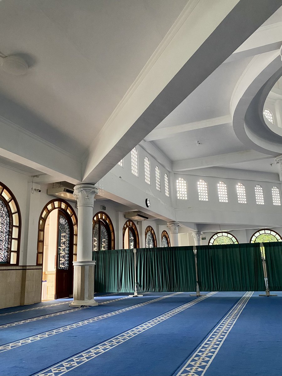 MelliUtami's tweet photo. Hari ke 3 Lebaran, Hari ini aku misah sama Ortu. Mereka lebaranan ke rumah kerabat. Aku mode introvert milih me time.
Review karpet masjid lg, dulu bgt kesini sekali sebelum corona sama temen kantor lama, anak2 “kota” taudeh ini masjid mana. MasyaaAllah habis zuhur disini hujan. https://t.co/R2OP86FDEq