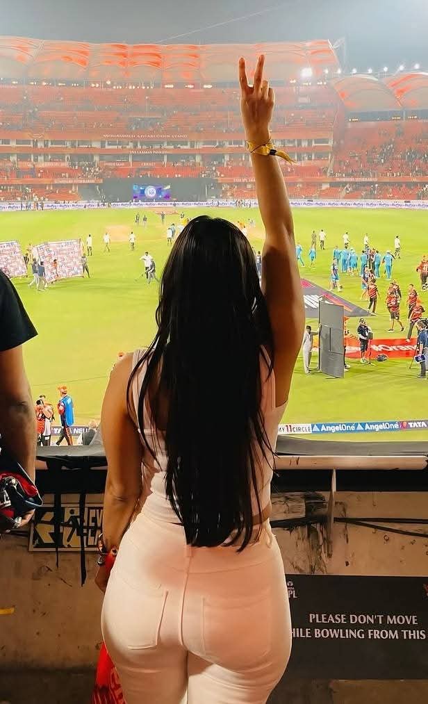 GnhUx8wXgAAZSlh?format=jpg&name=large