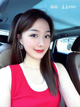天气逐渐变热，是时候开始穿牛仔短裤了～  

小露一下，是你们喜欢的形状不…有时都很想当次男人，体验下后入时候撞击屁股的感觉…

  应该是很柔软舒服的吧～ https://t.co/CG74AMXQST