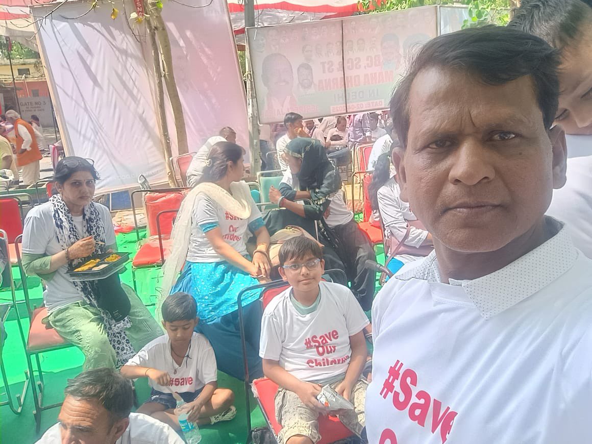 RohitnirSingh's tweet photo. कितने मासूम है ये बच्चे और भगवान ने कितनी भयानक सजा दी हैं।किससे पूछे कि आखिर इन मासूमों का कसूर क्या है ।
भारत सरकार से निवेदन है मस्कुलर डिस्ट्रॉफी की दवा भारत में जल्द बनवाए 
@narendramodi @myogiadityanath @JPNadda @ravikishann @BJP4India @hanshraj4bjp @dileeppatelbjp @aajtak https://t.co/MTPnXbWFBn