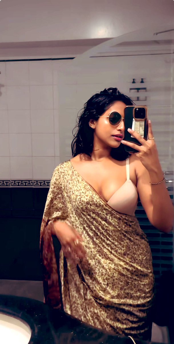 BeautifulBossom's tweet photo. Holiday mode…
#boobs #sexy #bosom #aunty
#brazier #beauty #nude #mallu #lips #tits #nipple #saree #sareelove #downblouse #blouse #Gorgeous #breast #hot #handjob #erotic #breast #breastsOut #clevage #navel #PoolParty #seducing #backless #bareback #backopen #bedroom #Selfie https://t.co/5UqcvS8Hd1