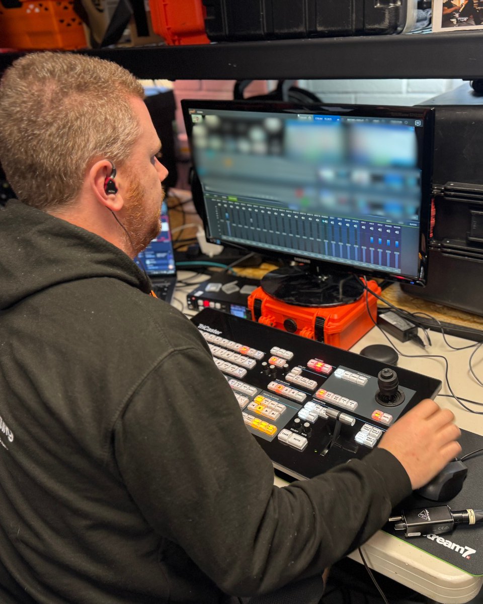 🎥 It’s a busy day at Stream7 HQ – two virtual events running side by side (spilling into the warehouse 👀). One’s streaming via Canapii, the other to YouTube for instant embed. Need pro virtual event support? We’ve got the team, tech &amp; tools. #VirtualEvents #AVtech