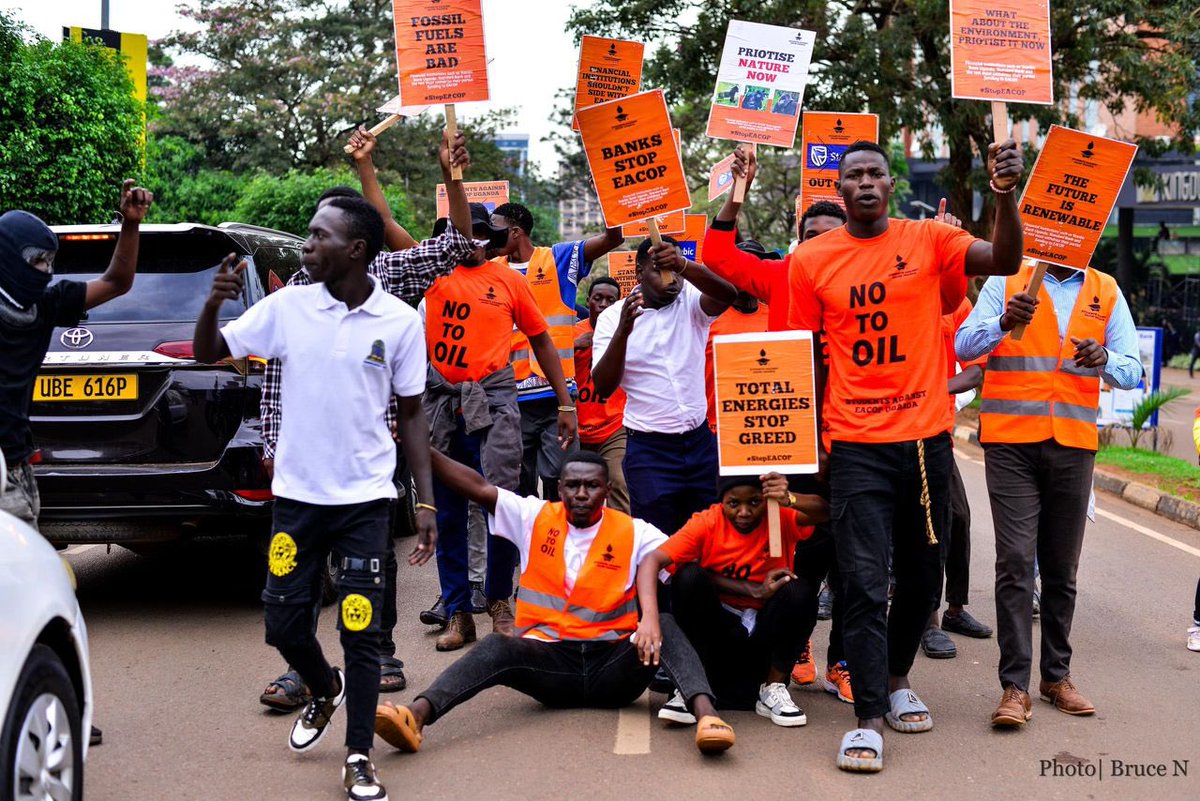 stop4Eacop's tweet image. Students marching today understand what @stanbicug  refuses to acknowledge- #EACOP is a dead-end project. #Fossilfuels are a relic of the past, yet @stanbicug  is financing environmental destruction instead of a just future. #StopEACOP #StanbicDivest