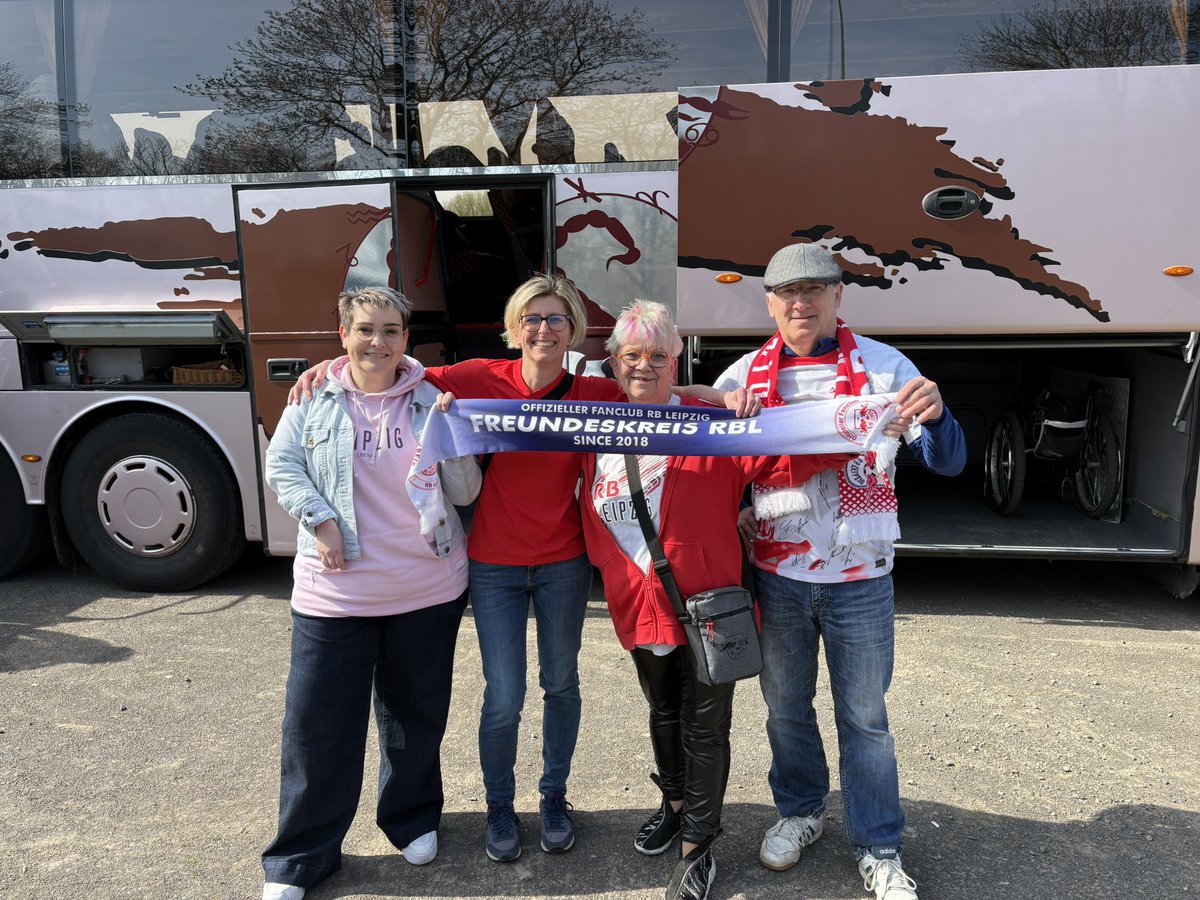 Gleich geht’s looooooos <a href="/RBLeipzig/">RB Leipzig</a> 
#pokal #halbfinale #way2stuttgart #freundeskreisontour
