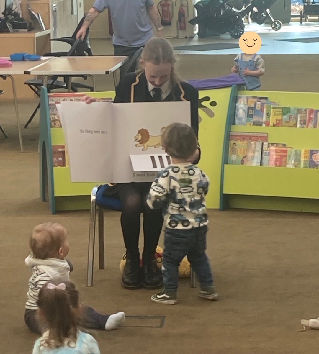 Lively Bookbug session at #AlloaLibrary today.  Emma &amp; Isla are super storytellers. Definitely something magnetic about them, as they always manage to draw a crowd and lots of smiles 😊 <a href="/Lornshill/">Lornshill Academy</a> #LornshillReads  #ReadingSchoolsLornshill <a href="/scottishbktrust/">Scottish Book Trust</a>