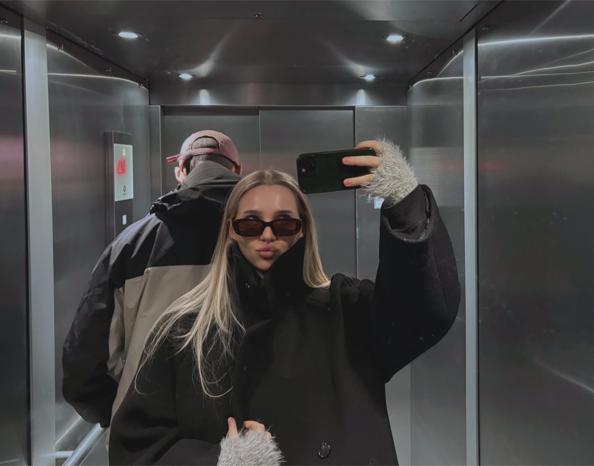 Grabbing my morning coffee before filming Day 2 of the 30-day anal challenge ✌🏻 The barista has will have no idea I’ve got my butt plug in