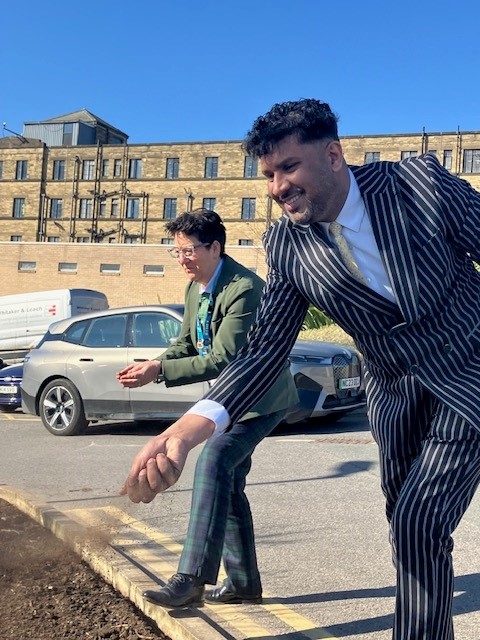 Bradford Teaching Hospitals NHS FT (@bthft) on Twitter photo Sowing the seeds of love this Eid 🌙✨
Huge thanks to <a href="/IkcollectionsIk/">IK Collections</a> for donating wild flower seeds to our Trust so our Chief Gardener, Chris Clarke, can help spread joy for our patients and colleagues.
Congrats on the birth of your firstborn Imran!
#Bradford <a href="/BTHFT_EFandCE/">Estates, Facilities, Clin Eng & N/C Risk</a> Sowing the seeds of love this Eid 🌙✨
Huge thanks to <a href="/IkcollectionsIk/">IK Collections</a> for donating wild flower seeds to our Trust so our Chief Gardener, Chris Clarke, can help spread joy for our patients and colleagues.
Congrats on the birth of your firstborn Imran!
#Bradford <a href="/BTHFT_EFandCE/">Estates, Facilities, Clin Eng & N/C Risk</a>