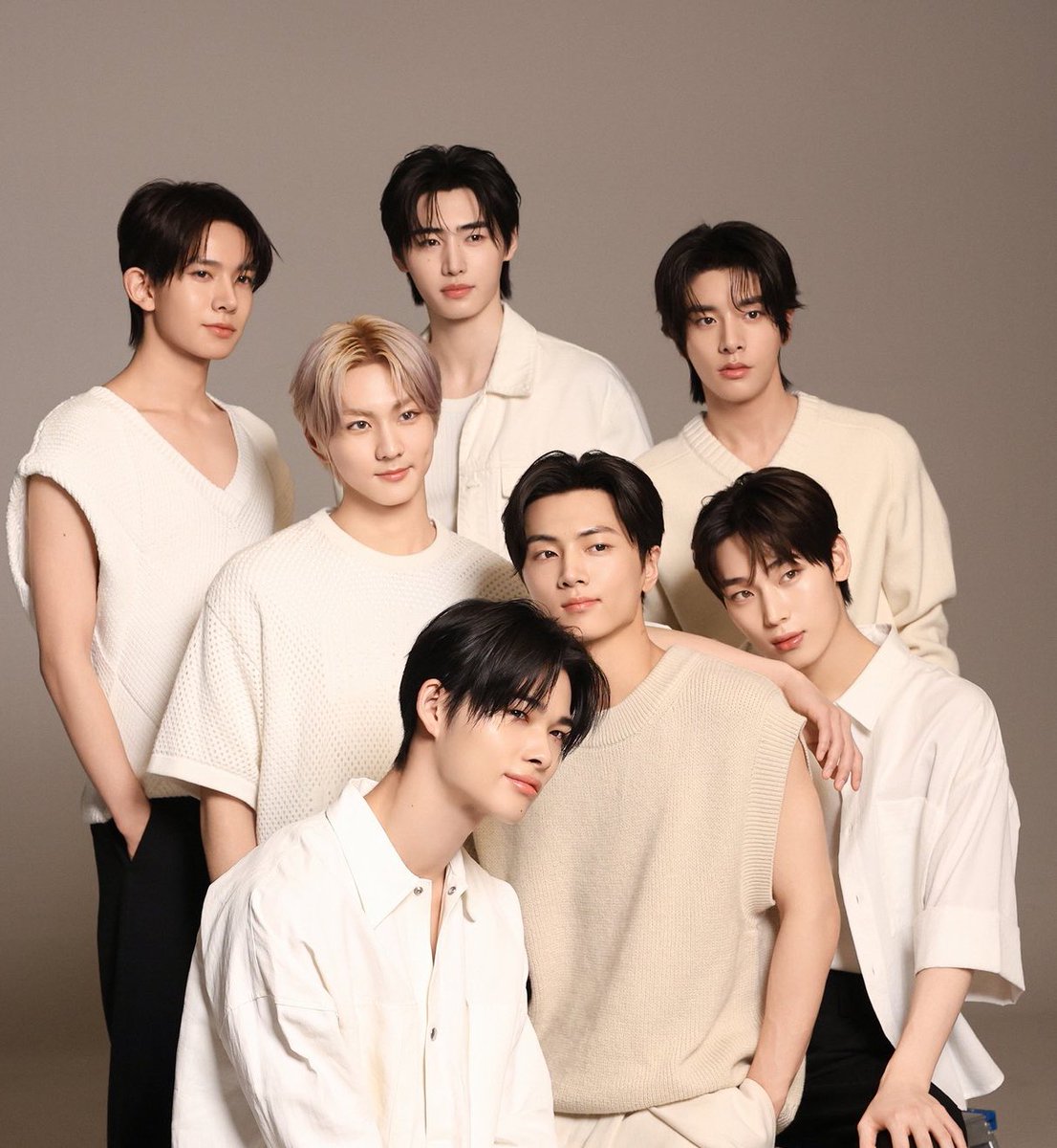 moonandenhypen's tweet photo. ENHYPEN https://t.co/sf84uCrolD