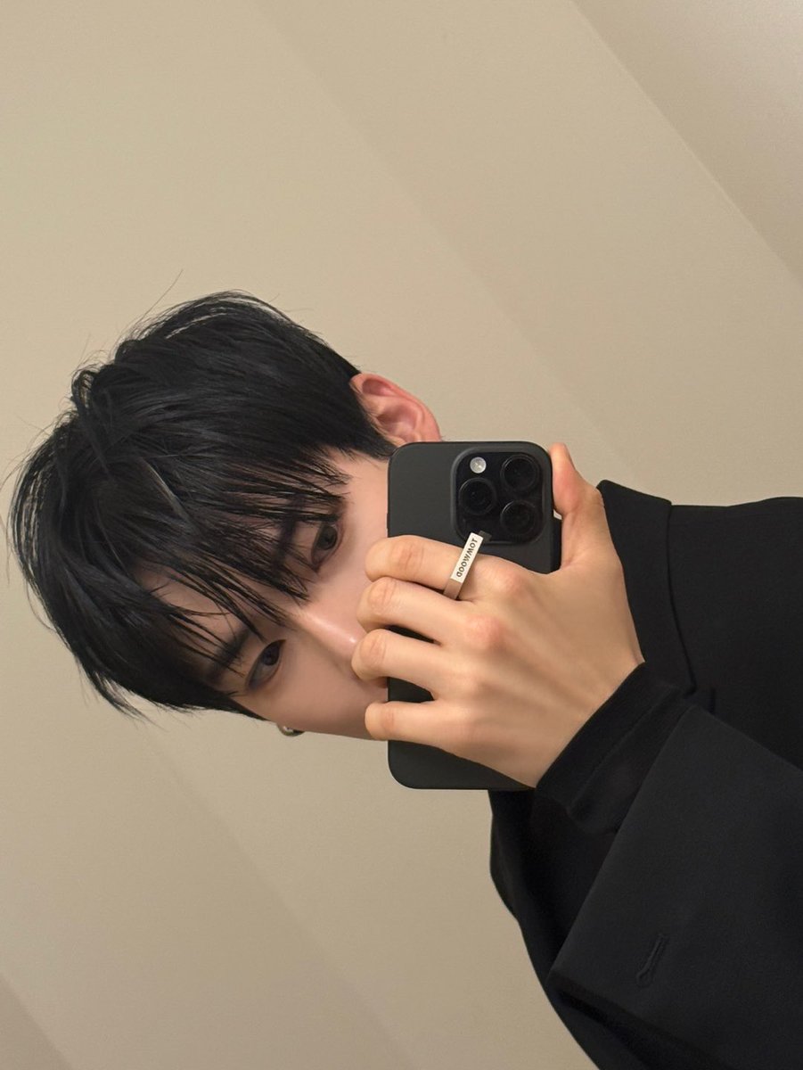 ZB1_official's tweet image. _💌

제로즈~🌹
anan 화보 잘 봤나아 :)
환절기에 감기 조심하고 4월도 잘 부탁해~
사랑해❤

#SUNGHANBIN #성한빈 
#ZEROBASEONE #ZB1 #제로베이스원