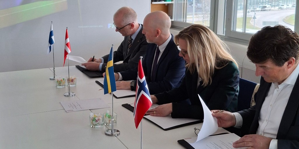 Puolustusvoimien logistiikkalaitos (@pvlogl) on Twitter photo 🤝 Pohjoismainen puolustusyhteistyö syvenee!
Norja ja Tanska liittyivät sotilasoptroniikan puitesopimuksiin. Nyt yhteistyö laajenee myös johtamisjärjestelmäalalle, kun Suomi ja Ruotsi allekirjoittivat uuden toimeenpanoasiakirjan.
Lue lisää: puolustusvoimat.fi:8443/web/puolustusv…
#pvlogl 🤝 Pohjoismainen puolustusyhteistyö syvenee!
Norja ja Tanska liittyivät sotilasoptroniikan puitesopimuksiin. Nyt yhteistyö laajenee myös johtamisjärjestelmäalalle, kun Suomi ja Ruotsi allekirjoittivat uuden toimeenpanoasiakirjan.
Lue lisää: puolustusvoimat.fi:8443/web/puolustusv…
#pvlogl