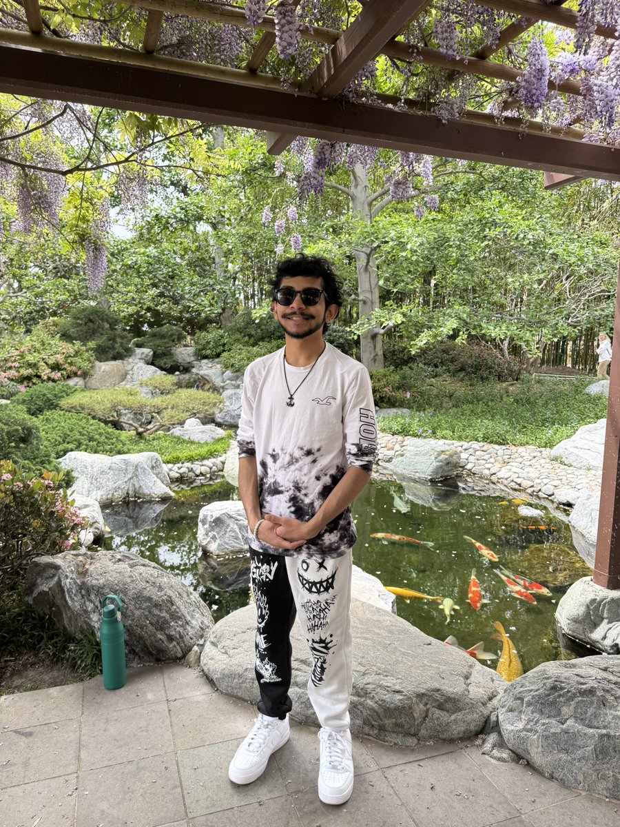 ItsRajii's tweet photo. Been a minute, finally saw cherry blossoms 😮‍💨 https://t.co/VEyhEQbzxe