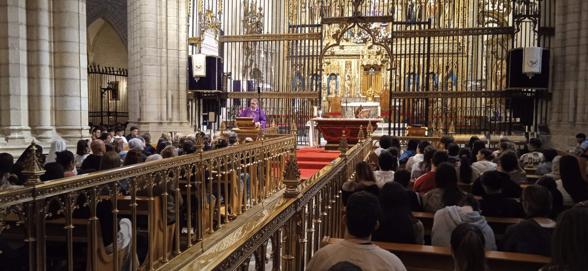 UCAM_Voluntario's tweet photo. @UCAM @UCAM_Voluntario 
Peregrinos de esperanza.

Luis Emilio nos ha ofrecido una preciosa homilía, recordando a Carlos Acutis

Eucaristía en la Catedral de Murcia, 800 jóvenes con talento UCAM

Gracias https://t.co/4lbrfDY09v