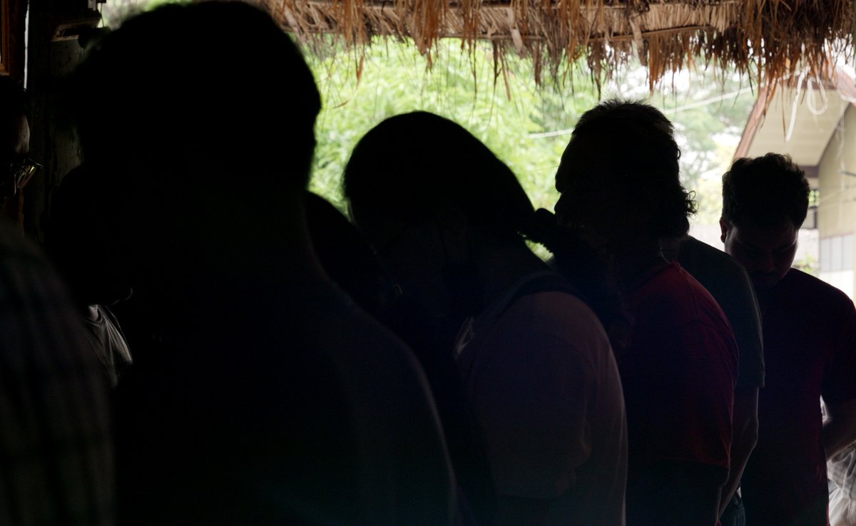 先日は国境の街メーソットにて、ミャンマー地震の支援活動を調整する連絡会議が行われました。会議は地震の被害者のための黙とうからスタートしました。

メーソットの関係者と連携し、ドキュ・アッタンとしていただいた寄付を確実に届けていきます。使途につきまして、近日中に報告いたします。