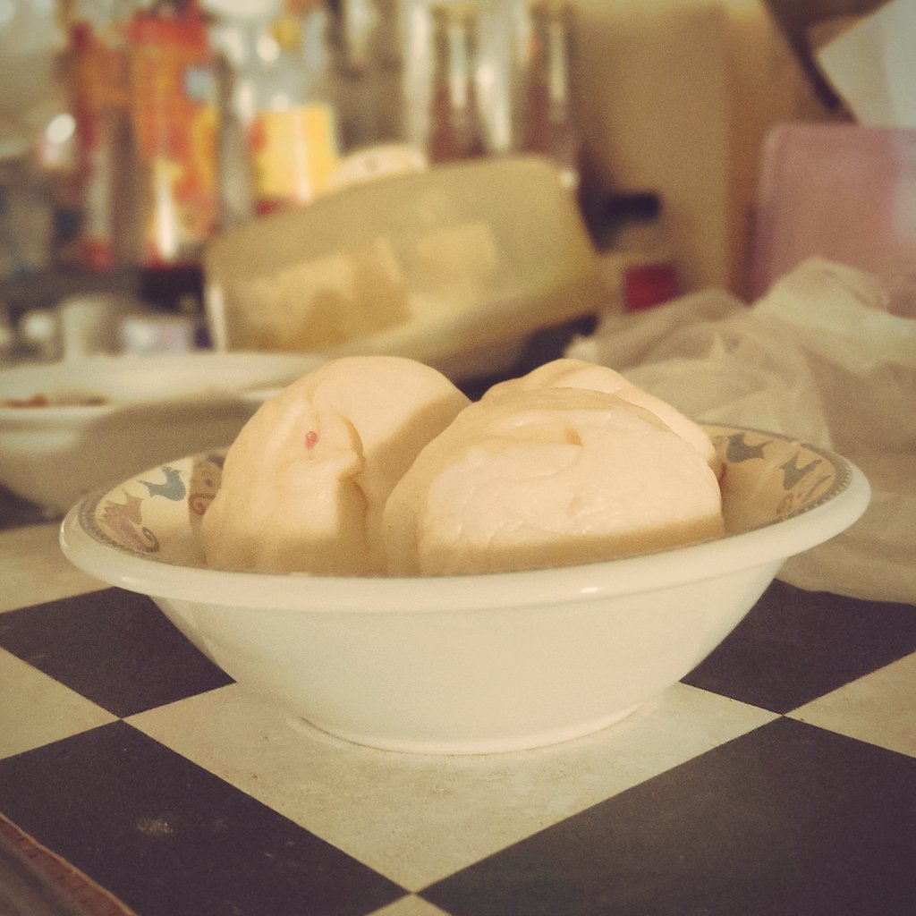 " อย่างน้อย เชงเม้งปีนี้ไม่ได้มีเรื่องบ้า ๆ ในป่าไผ่ประหลาดเกิดขึ้น... แถมได้ซาลาเปาอร่อย ๆ มากินล่ะนะ "

— เคที่เอ่ยพลางถอนหายใจกับตัวเอง และหม่ำซาลาเปาในชาม