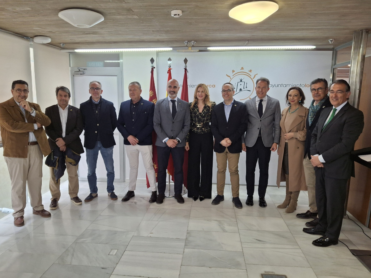 La Comunidad desarrollará dos proyectos para desempleados con el fin de garantizar el relevo generacional del bordado artesanal en #Lorca.

La Consejería de Empresa concede al Paso Azul y al Paso Blanco una subvención para formar y emplear a 20 personas en desempleo en esta