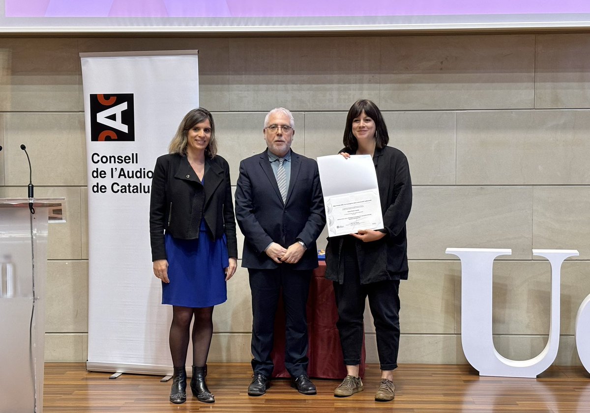 Consell_Audio's tweet photo. 🔴 Anna Fonoll (@universitatURV) ) rep el Premi al tema obert dels 36 Premis CAC per un treball sobre les aportacions dels documentals feministes #PremisCAC https://t.co/EqV5BXPweF