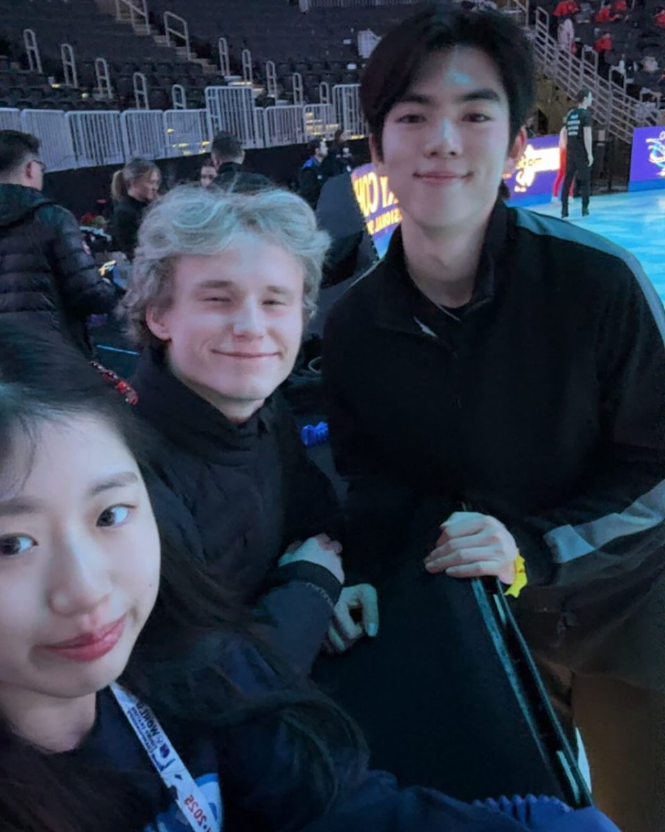 아 너무웃겨 귀여워 같은사람맞냐곸ㅋㅋㅋㅋ