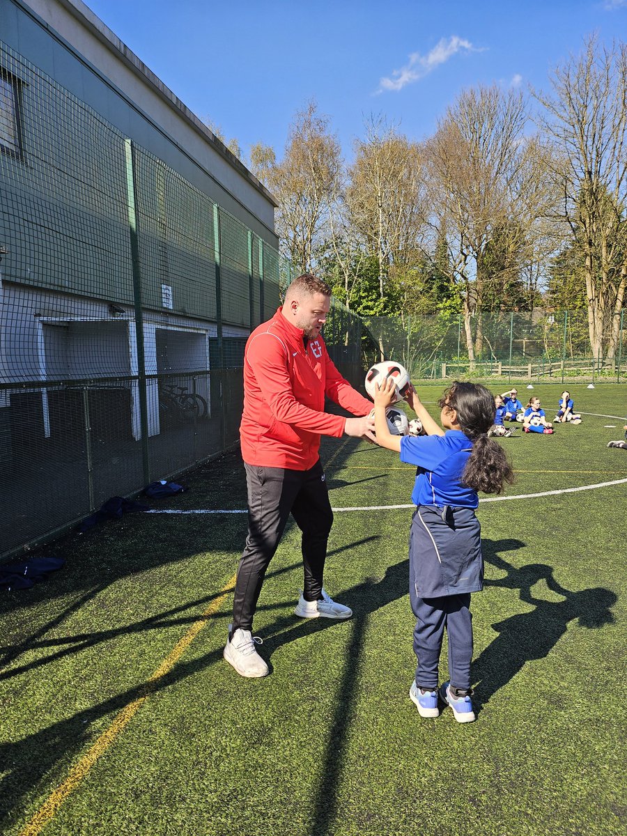Prep girls enjoying a Football session with the Ella Toone Academy coaches 😎⚽️