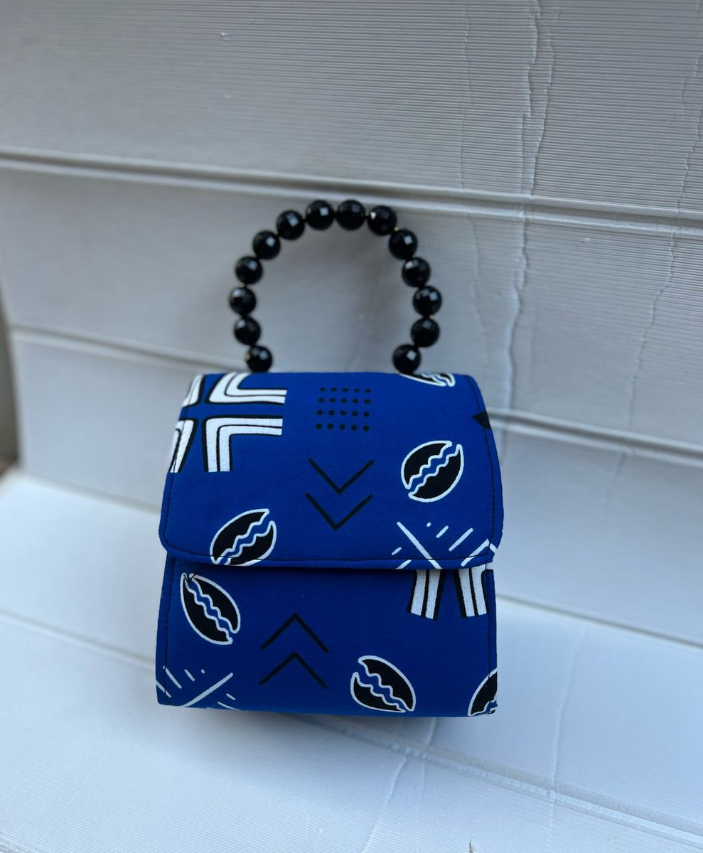 Mau35706263's tweet photo. Mini sac avec manche en perle

Disponible au 66617291 https://t.co/2AV0s1KIxJ