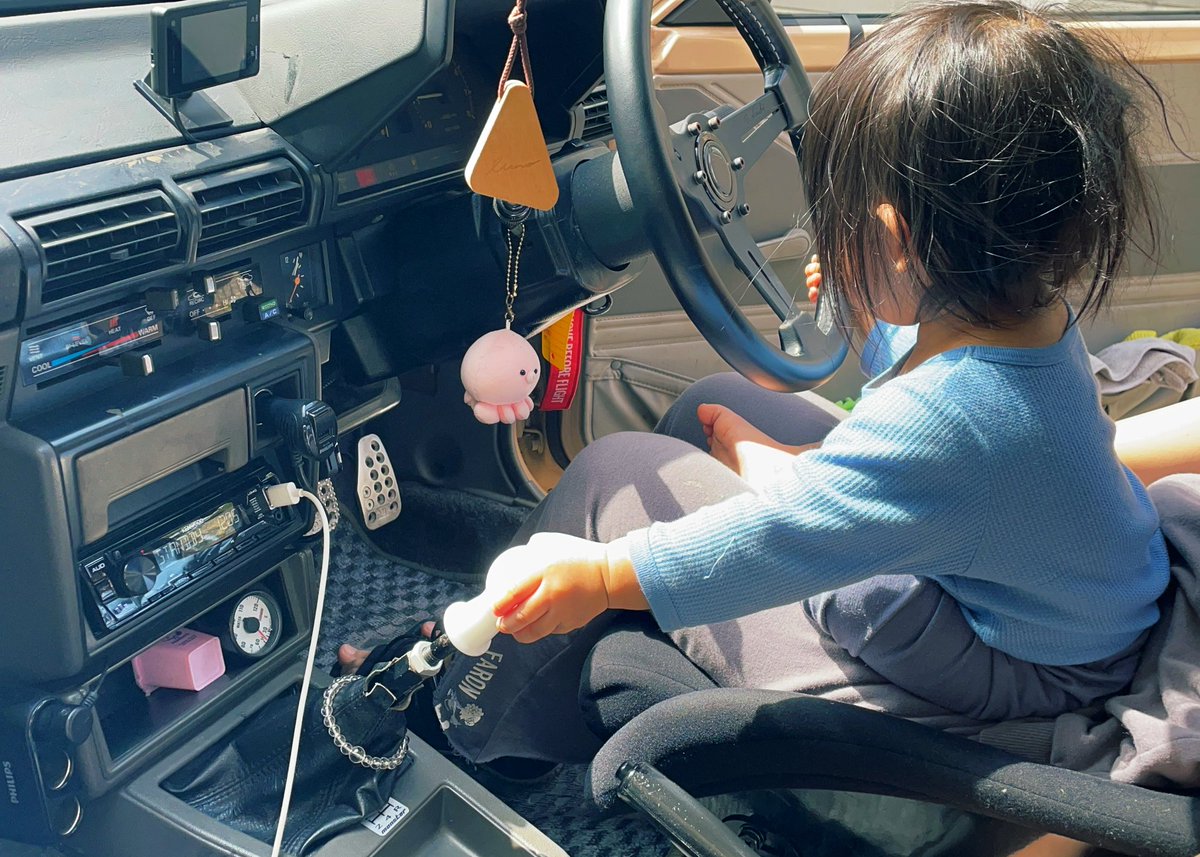 教えてないのに自然とこの姿勢になる娘、さすが😂