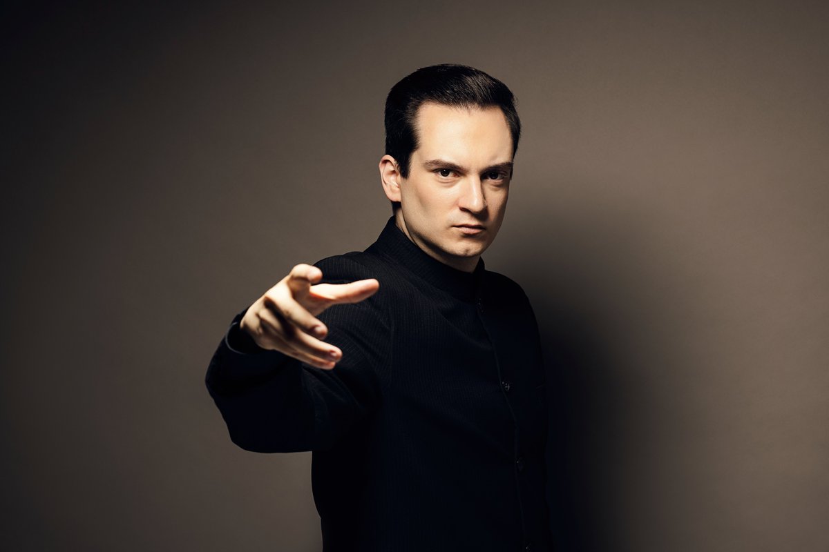 IVÁN LÓPEZ REYNOSO será nuestro director musical para llevar a cabo el Réquiem de Mozart.
#JOSCAN2025 #EncuentroPrimavera2025 #enseñanzasmusicales