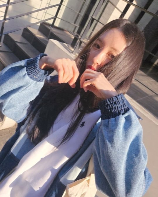 ㅤ
                   ꒰  #ʟsᴍ  ' 🎀📷 _  ↷  ꒱

             — последние дни совсем дождливые, а настроение и силы 🤏🏻 пропали. так что я с нетерпением жду, когда погода станет лучше, чтобы снова прогуляться с подружками🙂‍↕️ ну а пока я убегаю к горячему чаю🤭 хорошего дня! ᰔ