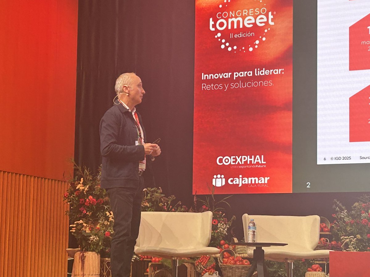 RevistaMercados's tweet photo. @rijkzwaanES @Cajamar @_DavidDelPino @RijkZwaan A continuación “Análisis de la categoría del tomate”Alberto Cuadrado @rijkzwaanES  datos sobre la como está posicionado.  #tomeet @rijkzwaanES @Cajamar https://t.co/IG0HwGQgsQ
