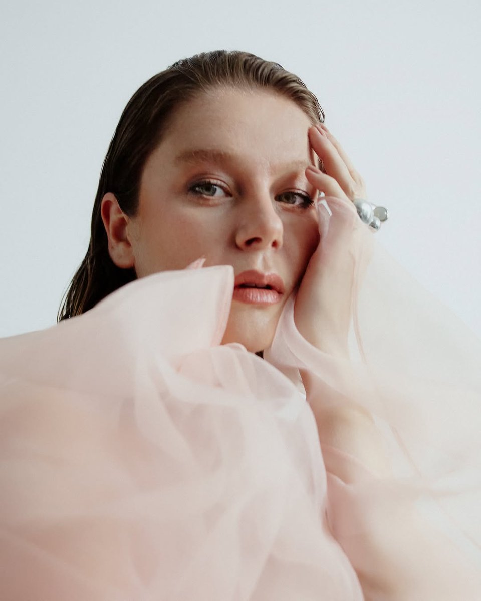 Oyuncu Burcu Biricik, boykot çağrısı yaptı.