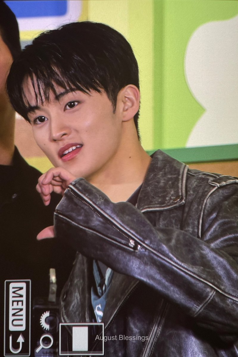 blessmark82's tweet image. 250402 밋앤그릿
너무 예쁨🥹
#마크 #MARKLEE #MARK #NCT #NCT127 #NCTDREAM