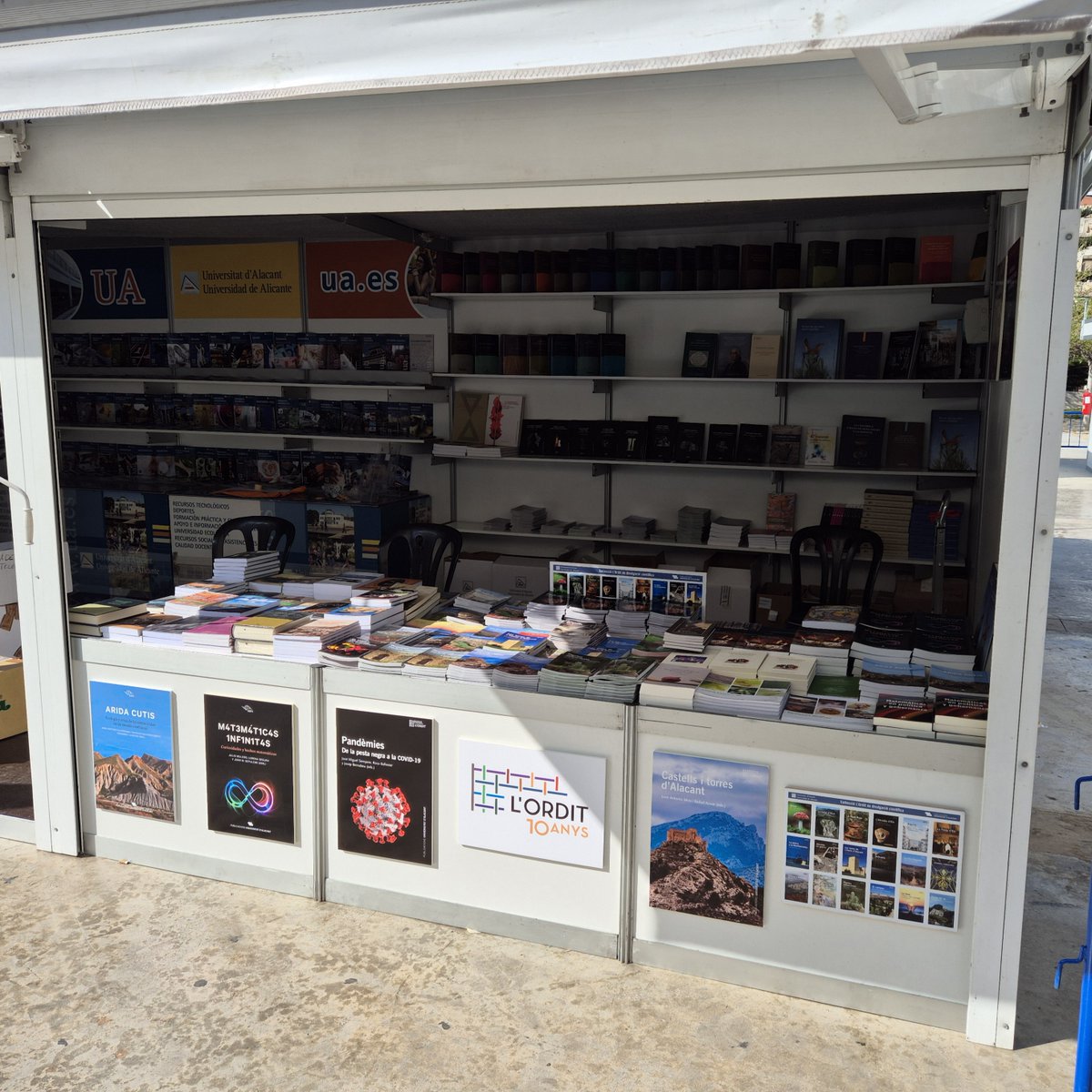 Ya tenemos nuestra caseta preparada para la <a href="/flalicante/">Feria del Libro de Alicante 2025</a>. Os esperamos!
#PublicacionesUA #PublicacionsUA