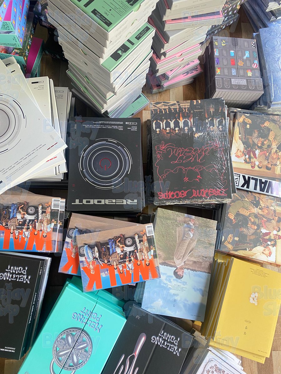 #Bluejayshop_GA 
SURPRISE SEALED ALBUM GIVEAWAY! 🥳

- follow us 🔔
- like and retweet 
- reply

ends in 48hrs 🚶‍♀️
